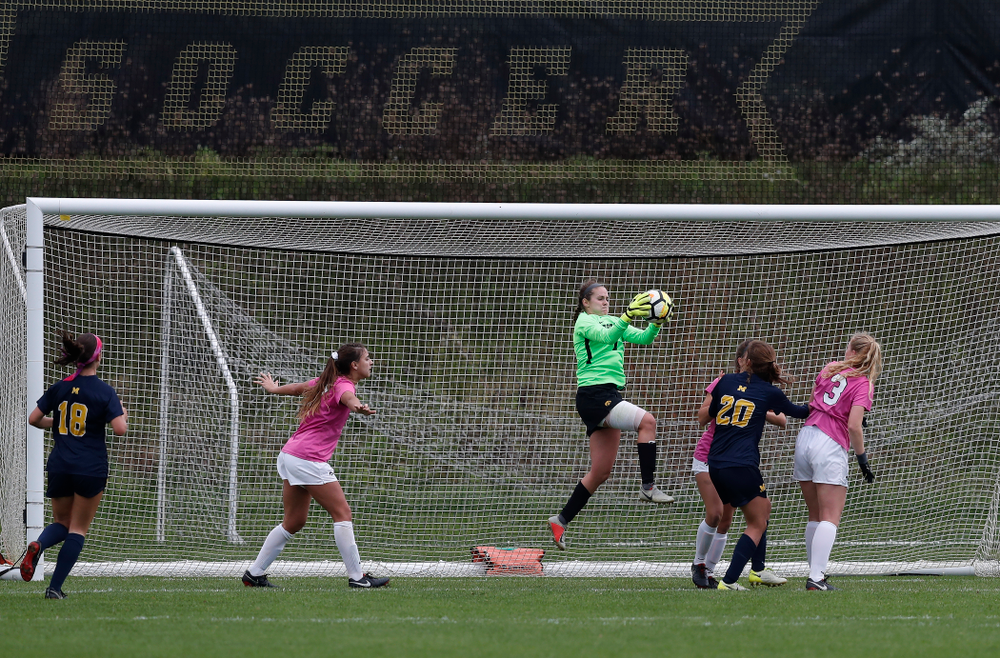 Iowa Hawkeyes Claire Graves (1) against Michigan Sunday, October 14, 2018 at the Iowa Soccer Complex. (Brian Ray/hawkeyesports.com)