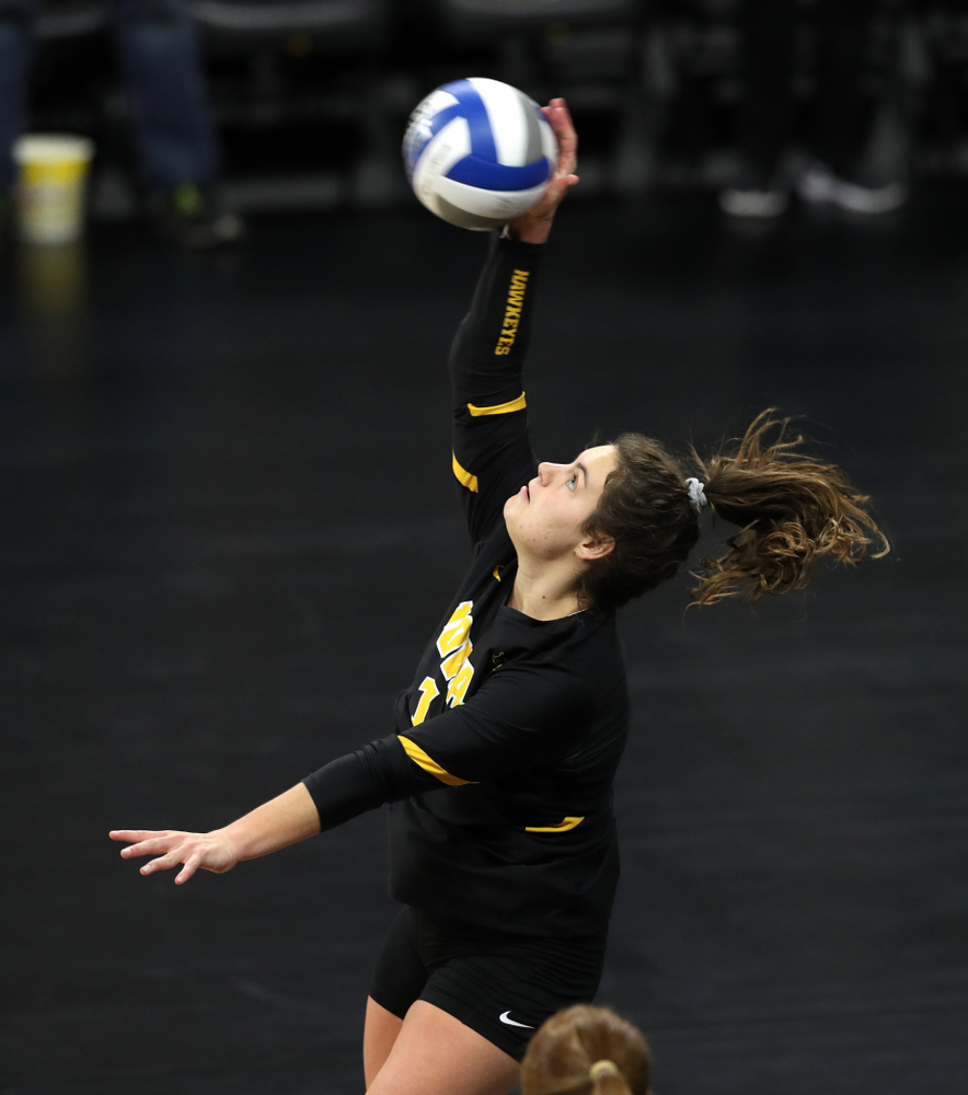 Iowa Hawkeyes defensive specialist Molly Kelly (1) against the Northwestern Wildcats Wednesday, October 24, 2018 at Carver-Hawkeye Arena. (Brian Ray/hawkeyesports.com)