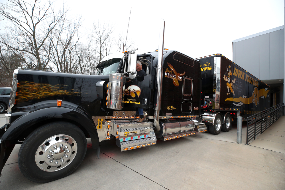 TanTara Transportation Corporation President Mike Riggan departs for Tampa, Florida in Hawk One Friday, December 21, 2018 at the Hansen Football Performance Center. (Brian Ray/hawkeyesports.com)