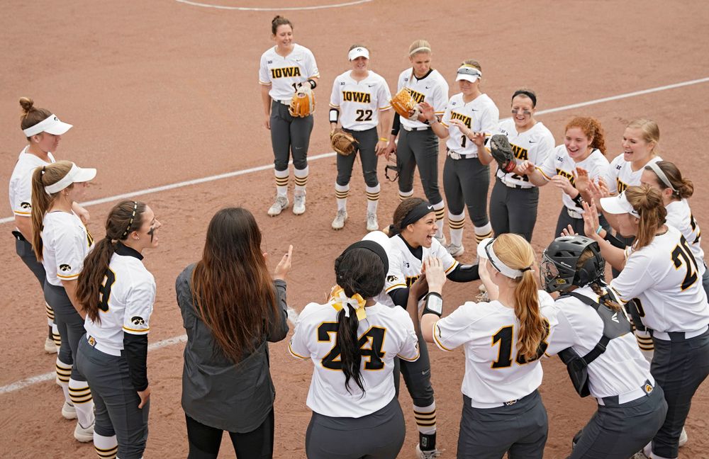 Iowa Hawkeyes' Lea Thompson (7) takes the field before their Big Ten Conference softball game at Pearl Field in Iowa City on Friday, Mar. 29, 2019. (Stephen Mally/hawkeyesports.com)