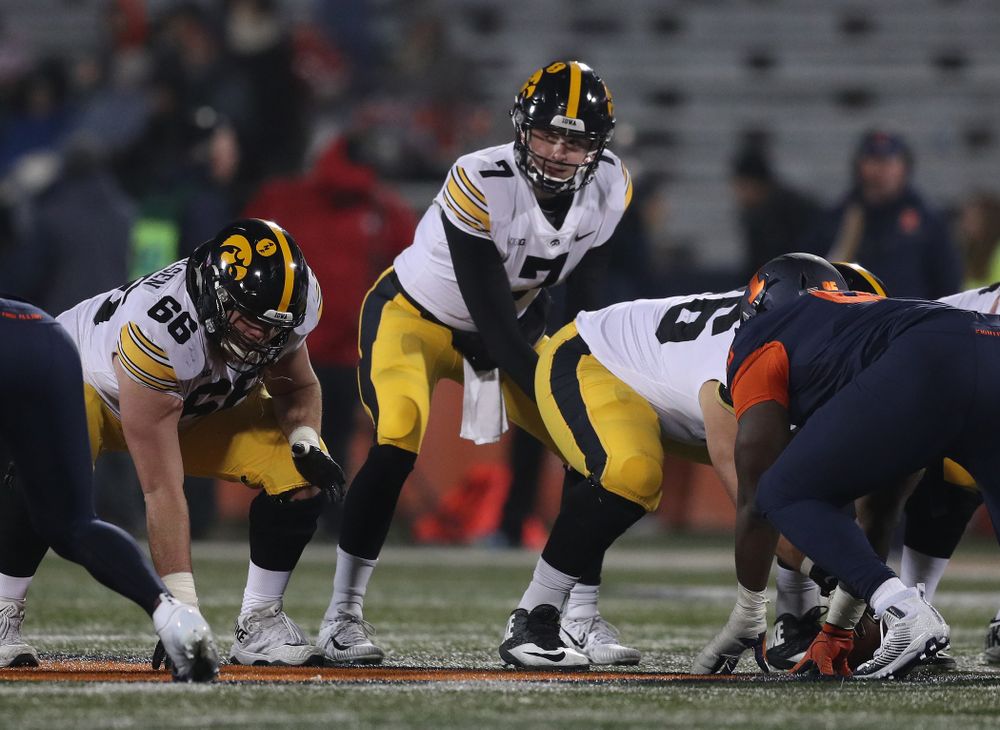 Iowa Hawkeyes quarterback Spencer Petras (7) against the Illinois Fighting Illini Saturday, November 17, 2018 at Memorial Stadium in Champaign, Ill. (Brian Ray/hawkeyesports.com)
