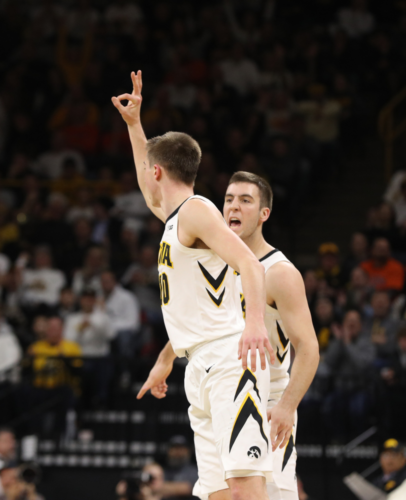 Iowa Hawkeyes guard Joe Wieskamp (10) knocks down a three point basket against the Illinois Fighting Illini Sunday, January 20, 2019 at Carver-Hawkeye Arena. (Brian Ray/hawkeyesports.com)
