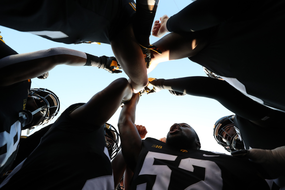 Iowa Hawkeyes linebacker Amani Jones (52) against Minnesota Saturday, September 28, 2019 at Kinnick Stadium. (Max Allen/hawkeyesports.com)