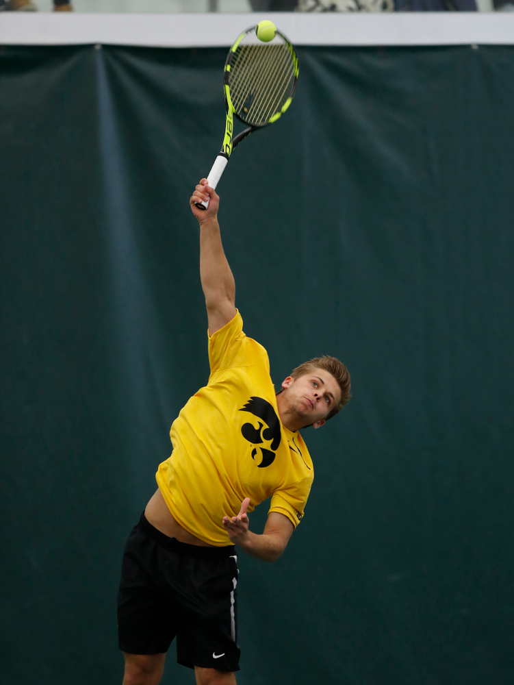 Will Davies and and Piotr Smietana play a doubles match against the Illinois Fighting Illini Saturday, March 31, 2018 at Hawkeye Tennis and Recreation Center. (Brian Ray/hawkeyesports.com)