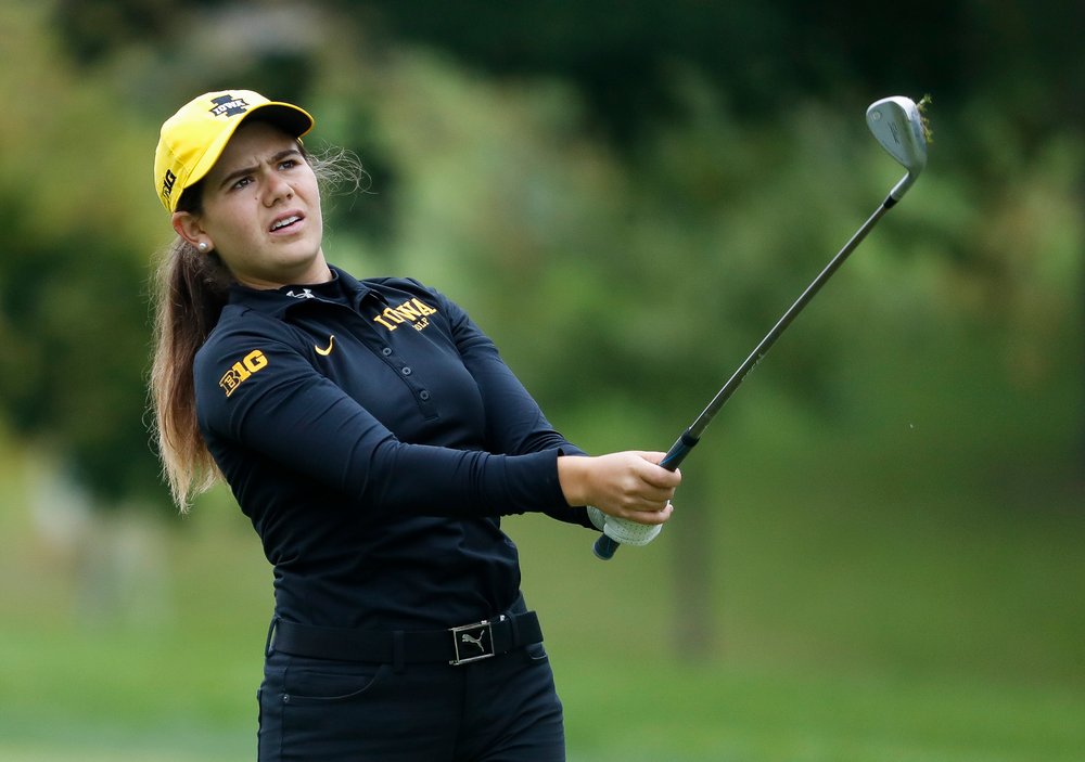 Iowa's Manuela Lizarazu hits an approach shot during the final round of the Diane Thomason Invitational at Finkbine Golf Course on September 30, 2018. (Tork Mason/hawkeyesports.com)