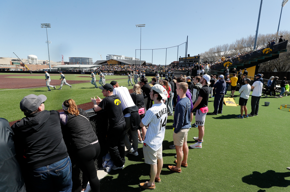 Fans watch as the Iowa Hawkeyes face off against Michigan in front of a standing room only crowd Saturday, April 28, 2018 at Duane Banks Field (Brian Ray/hawkeyesports.com)