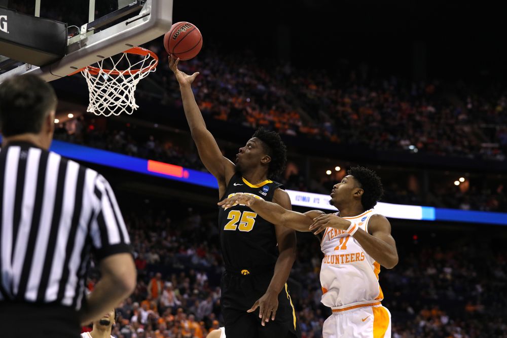 Iowa Hawkeyes forward Tyler Cook (25) against the Tennessee Volunteers in the second round of the 2019 NCAA Men's Basketball Tournament Sunday, March 24, 2019 at Nationwide Arena in Columbus, Ohio. (Brian Ray/hawkeyesports.com)