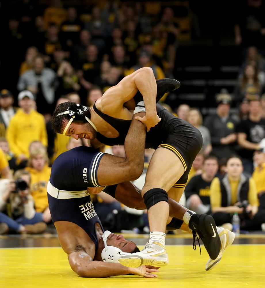 Iowa’s Michael Kemerer wrestles Penn State’s Mark Hall at 174 pounds Friday, January 31, 2020 at Carver-Hawkeye Arena. Kemerer won the match 11-6. (Brian Ray/hawkeyesports.com)