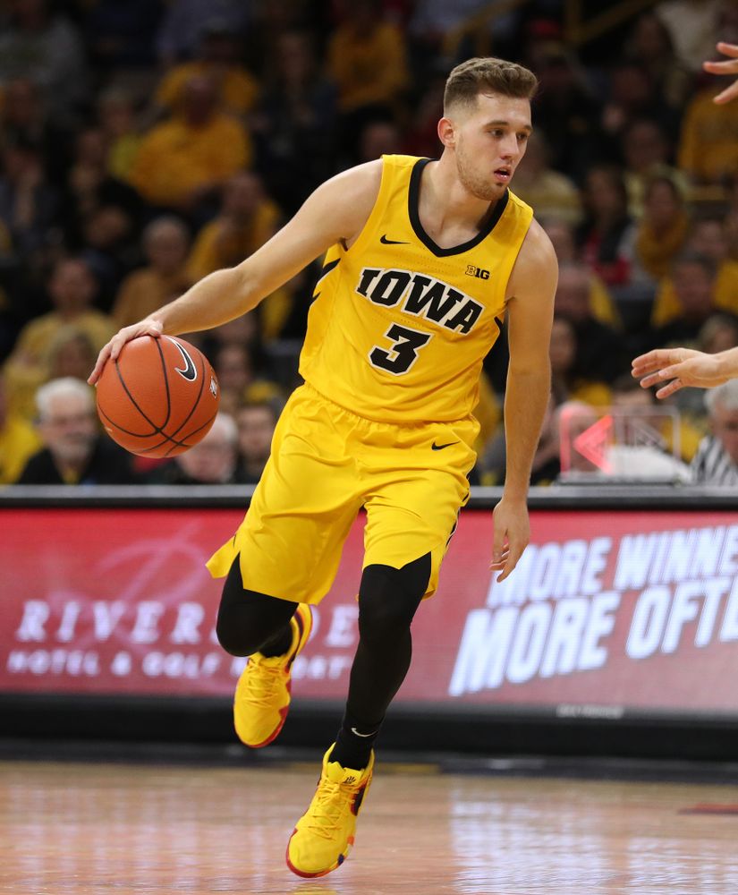 Iowa Hawkeyes guard Jordan Bohannon (3) against the Wisconsin Badgers Friday, November 30, 2018 at Carver-Hawkeye Arena. (Brian Ray/hawkeyesports.com)