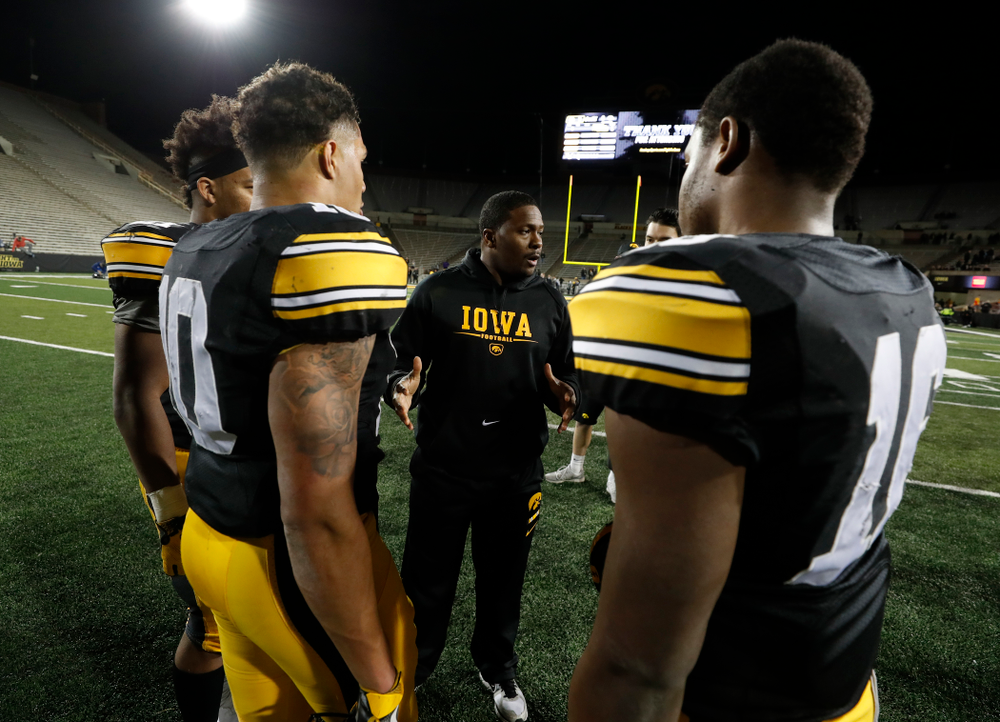 Iowa Hawkeyes running backs coach Derrick Foster during their final spring practice Friday, April 20, 2018 at Kinnick Stadium. (Brian Ray/hawkeyesports.com)