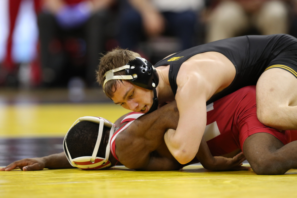 Iowa's Spencer Lee wrestles Indiana's Elijah Oliver at 125 pounds Friday, February 15, 2019 at Carver-Hawkeye Arena. (Brian Ray/hawkeyesports.com)