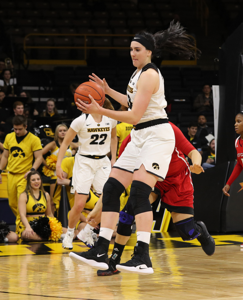 Iowa Hawkeyes forward Megan Gustafson (10) against the Rutgers Scarlet Knights Wednesday, January 23, 2019 at Carver-Hawkeye Arena. (Brian Ray/hawkeyesports.com)