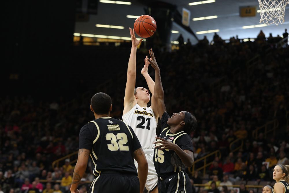 Iowa Hawkeyes forward Hannah Stewart (21) against the Purdue Boilermakers Sunday, January 27, 2019 at Carver-Hawkeye Arena. (Brian Ray/hawkeyesports.com)