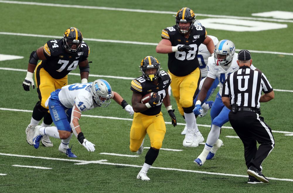 Iowa Hawkeyes running back Mekhi Sargent (10) against Middle Tennessee State Saturday, September 28, 2019 at Kinnick Stadium. (Brian Ray/hawkeyesports.com)