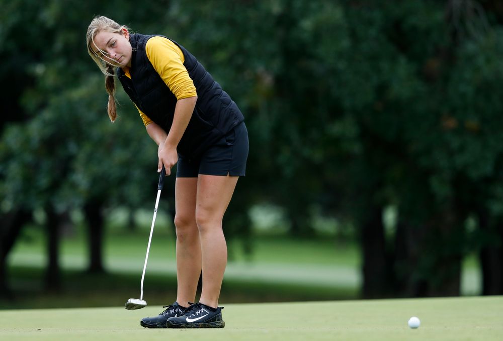 Iowa's Stephanie Herzog putts during the Diane Thomason Invitational at Finkbine Golf Course on September 29, 2018. (Tork Mason/hawkeyesports.com)