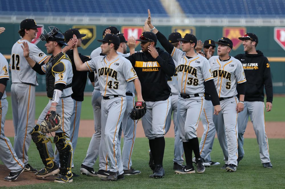 The Iowa Hawkeyes celebrate their victory against the Indiana Hoosiers in the first round of the Big Ten Baseball Tournament Wednesday, May 22, 2019 at TD Ameritrade Park in Omaha, Neb. (Brian Ray/hawkeyesports.com)