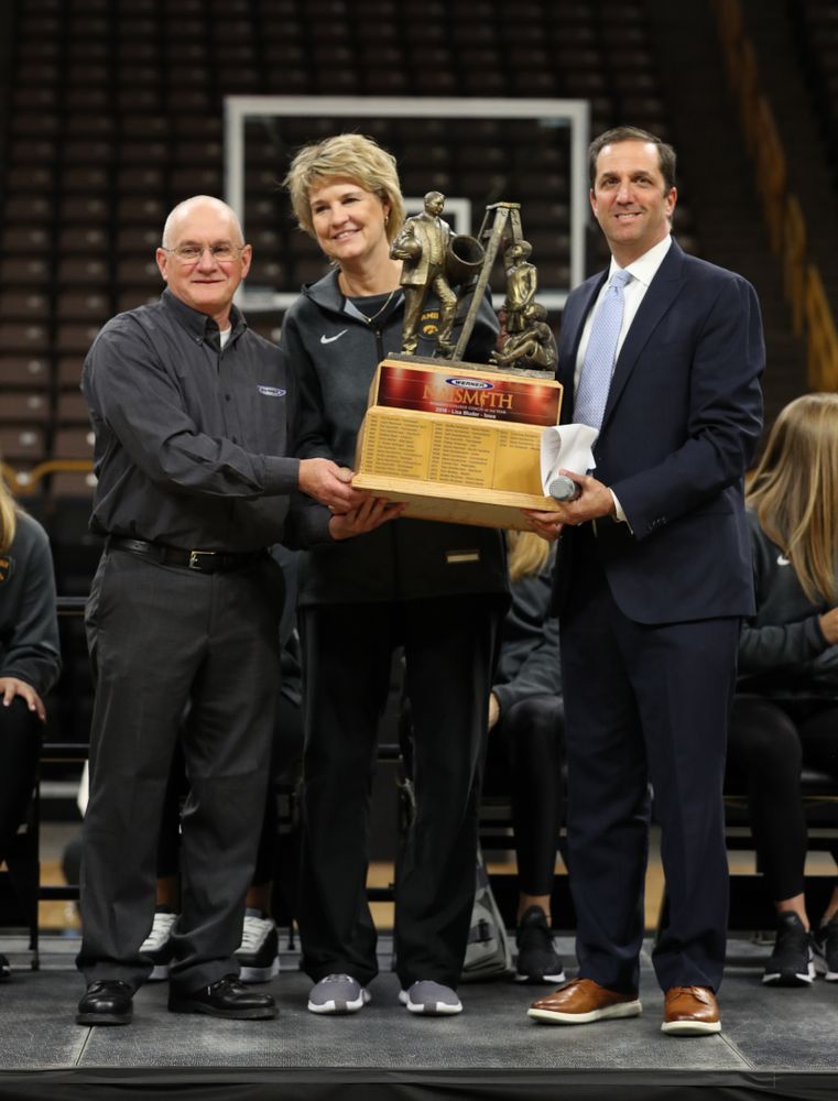 Iowa Hawkeyes head coach Lisa Bluder is presented with the Naismith Coach Of the Year Trophy during the teamÕs Celebr-Eight event Wednesday, April 24, 2019 at Carver-Hawkeye Arena. (Brian Ray/hawkeyesports.com)