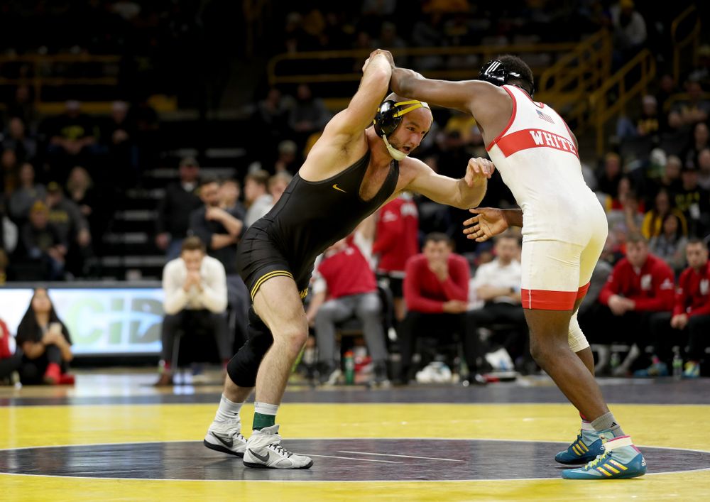 Iowa’s Alex Marinelli wrestles Nebraska’s Isaiah White at 165 pounds Saturday, January 18, 2020 at Carver-Hawkeye Arena. Marinelli won the match 4-3. (Brian Ray/hawkeyesports.com)