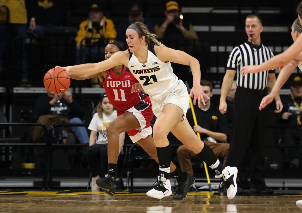 Iowa Hawkeyes forward Hannah Stewart (21) against the IUPUI Jaguars Saturday, December 8, 2018 at Carver-Hawkeye Arena. (Brian Ray/hawkeyesports.com)
