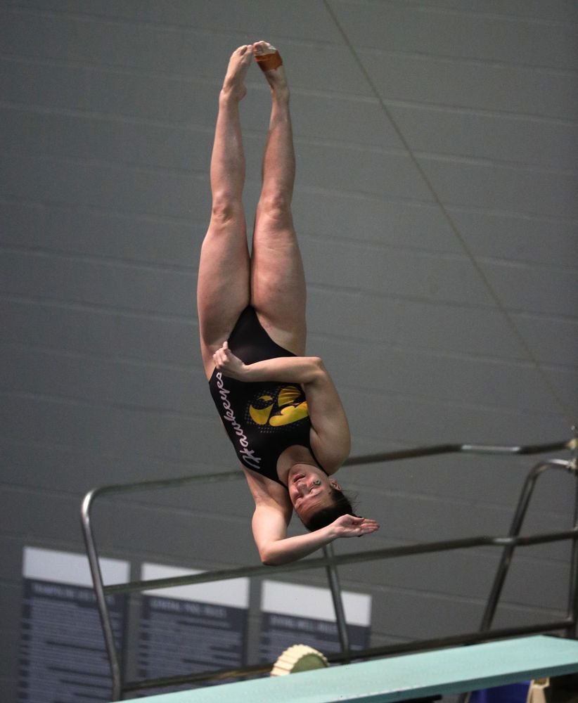Iowa's Jacintha Thomas competes on the 3-meter springboard against the Iowa State Cyclones in the Iowa Corn Cy-Hawk Series Friday, December 7, 2018 at at the Campus Recreation and Wellness Center. (Brian Ray/hawkeyesports.com)