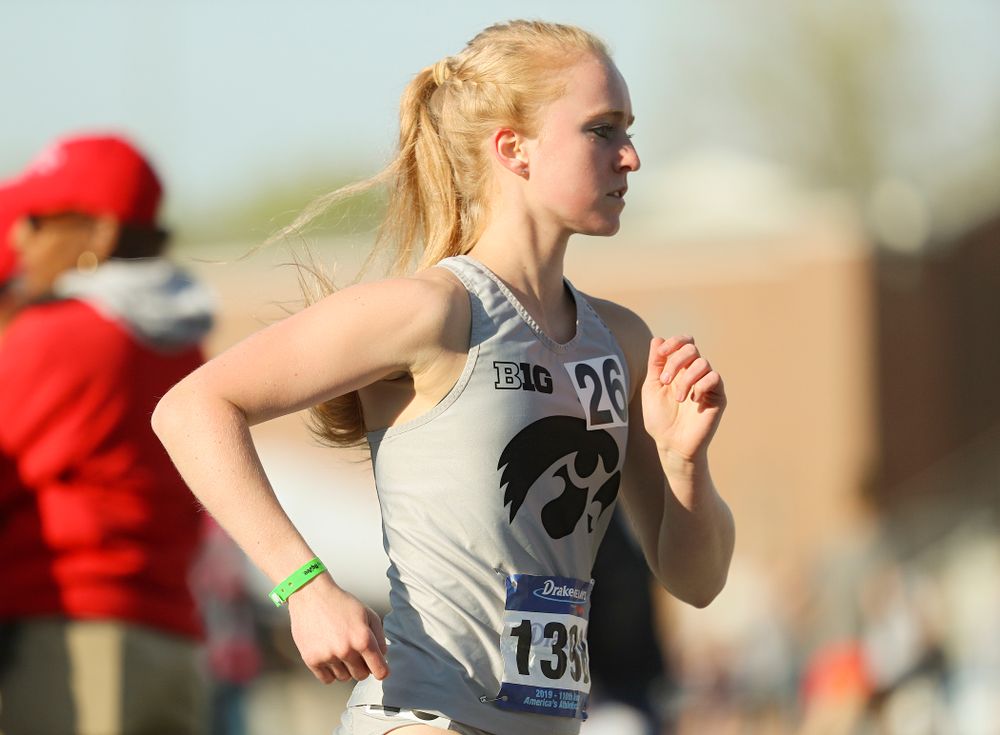 Iowa's Kylie Latham runs the women's 10,000 meter event during the first day of the Drake Relays at Drake Stadium in Des Moines on Thursday, Apr. 25, 2019. (Stephen Mally/hawkeyesports.com)