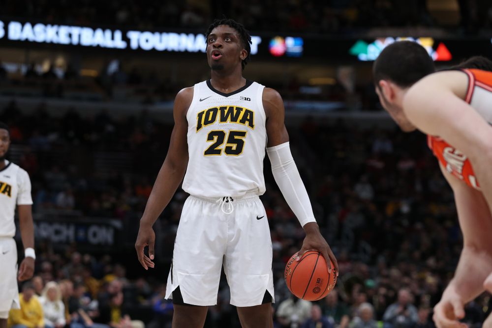 Iowa Hawkeyes forward Tyler Cook (25) against the Illinois Fighting Illini in the 2019 Big Ten Men's Basketball Tournament Thursday, March 14, 2019 at the United Center in Chicago. (Brian Ray/hawkeyesports.com)