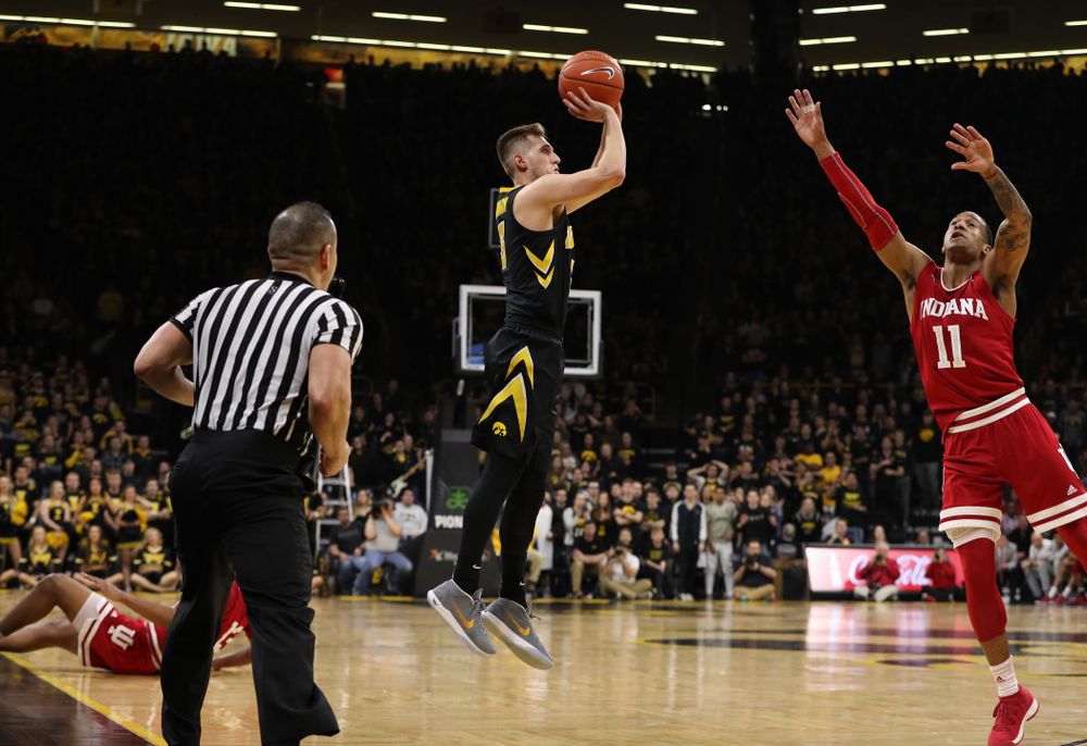Iowa Hawkeyes guard Jordan Bohannon (3) knocks down a three point basket in overtime against the Indiana Hoosiers Friday, February 22, 2019 at Carver-Hawkeye Arena. (Brian Ray/hawkeyesports.com)