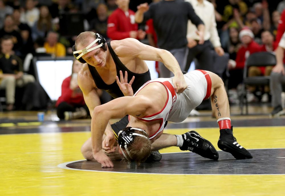 Iowa’s Kaleb Young wrestles Nebraska’s Peyton Rob at 157 pounds Saturday, January 18, 2020 at Carver-Hawkeye Arena. Young won the match 6-4. (Brian Ray/hawkeyesports.com)
