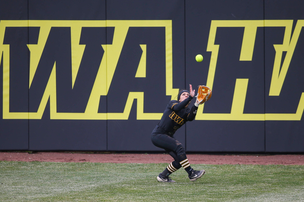 Iowa outfielder Lea Thompson (7) at game 2 vs Northwestern on Saturday, March 30, 2019 at Bob Pearl Field. (Lily Smith/hawkeyesports.com)