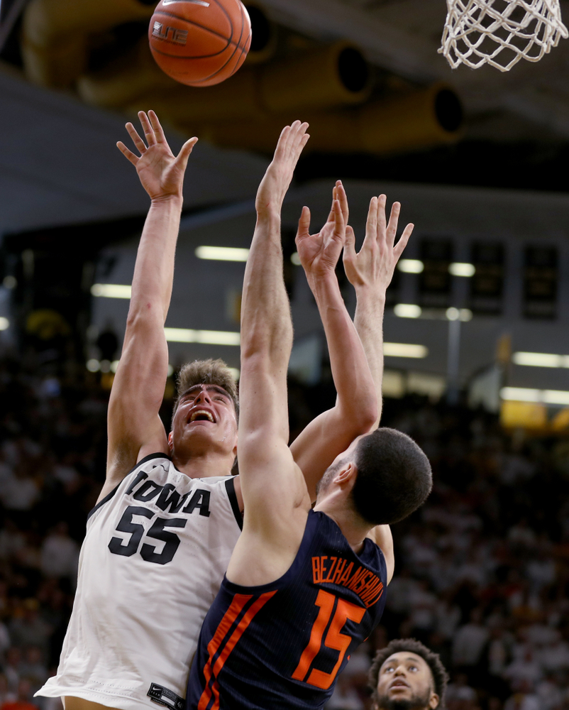 Iowa Hawkeyes forward Luka Garza (55) against the Illinois Fighting Illini Sunday, February 2, 2020 at Carver-Hawkeye Arena. (Brian Ray/hawkeyesports.com)
