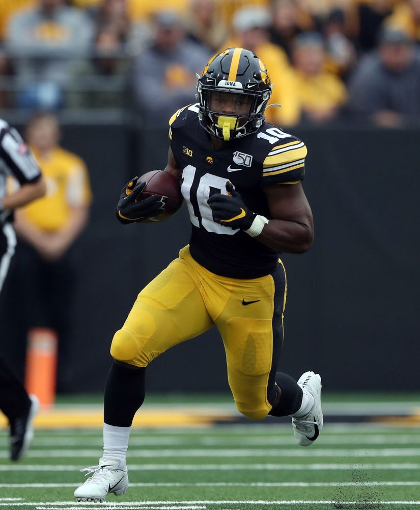 Iowa Hawkeyes running back Mekhi Sargent (10) against Middle Tennessee State Saturday, September 28, 2019 at Kinnick Stadium. (Brian Ray/hawkeyesports.com)