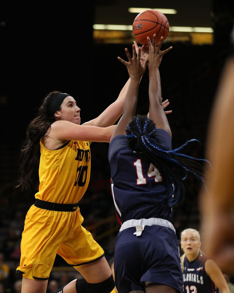 Iowa Hawkeyes forward Megan Gustafson (10) against the Robert Morris Colonials Sunday, December 2, 2018 at Carver-Hawkeye Arena. (Brian Ray/hawkeyesports.com)
