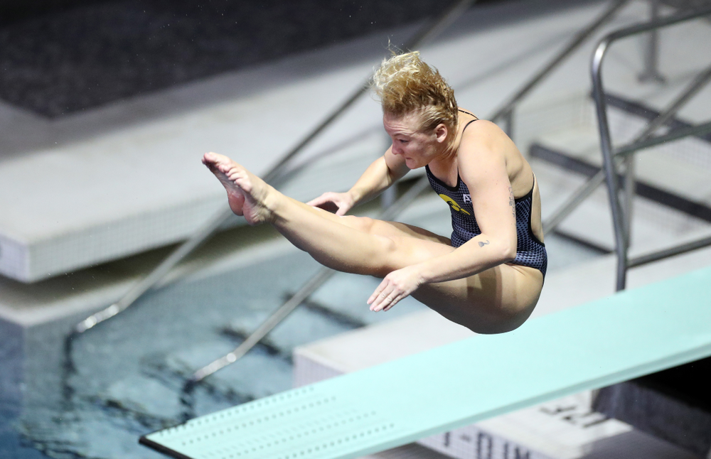 IowaÕs Thelma Strandberg competes on the 1-meter springboard against the Michigan Wolverines Friday, November 1, 2019 at the Campus Recreation and Wellness Center. (Brian Ray/hawkeyesports.com)