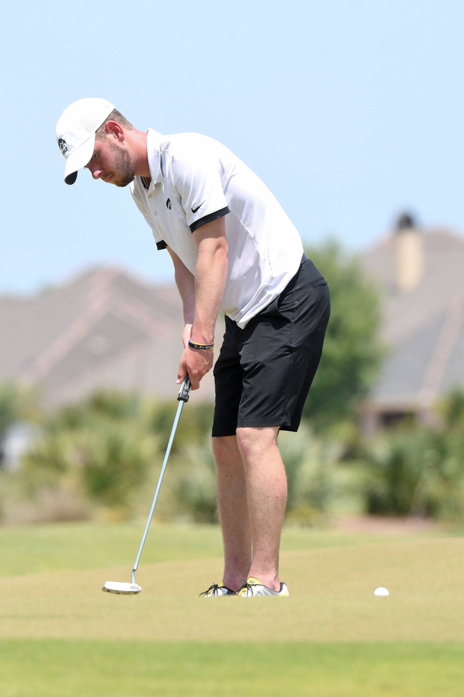 Senior Raymond Knoll competes in the first round of the NCAA Men's Golf Regional. (Photo:SE Sports Media/Sideline Sports).