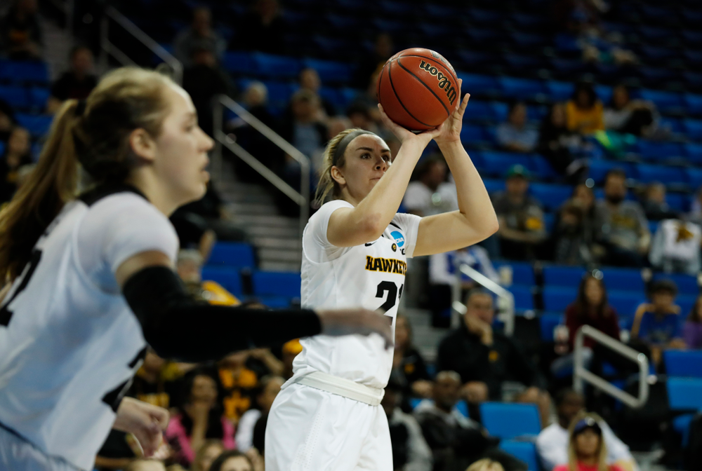 Iowa Hawkeyes forward Hannah Stewart (21) knocks down a shot against the Creighton Bluejays in the first round of the 2018 NCAA Women's Basketball Tournament Saturday, March 17, 2018 at Pauley Pavilion on the campus of UCLA. (Brian Ray/hawkeyesports.com)