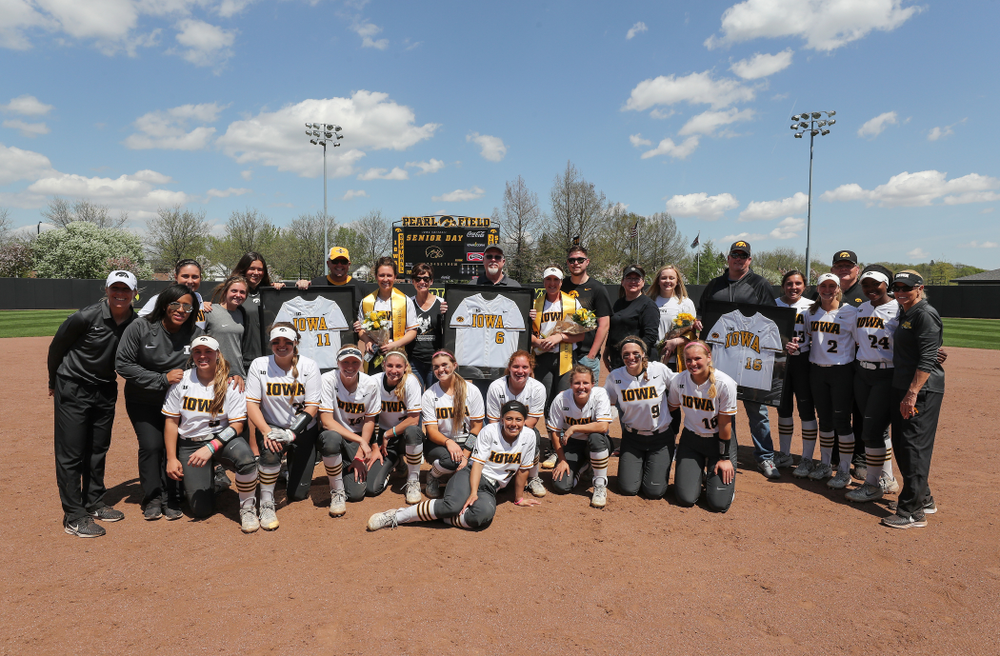Iowa Hawkeyes seniors Mallory Kilian (11), Erin Riding (6) and Brooke Rozier pose for a photo with the rest of the team during senior day festivities following their game against the Ohio State Buckeyes on senior day Sunday, May 5, 2019 at Pearl Field. (Brian Ray/hawkeyesports.com)