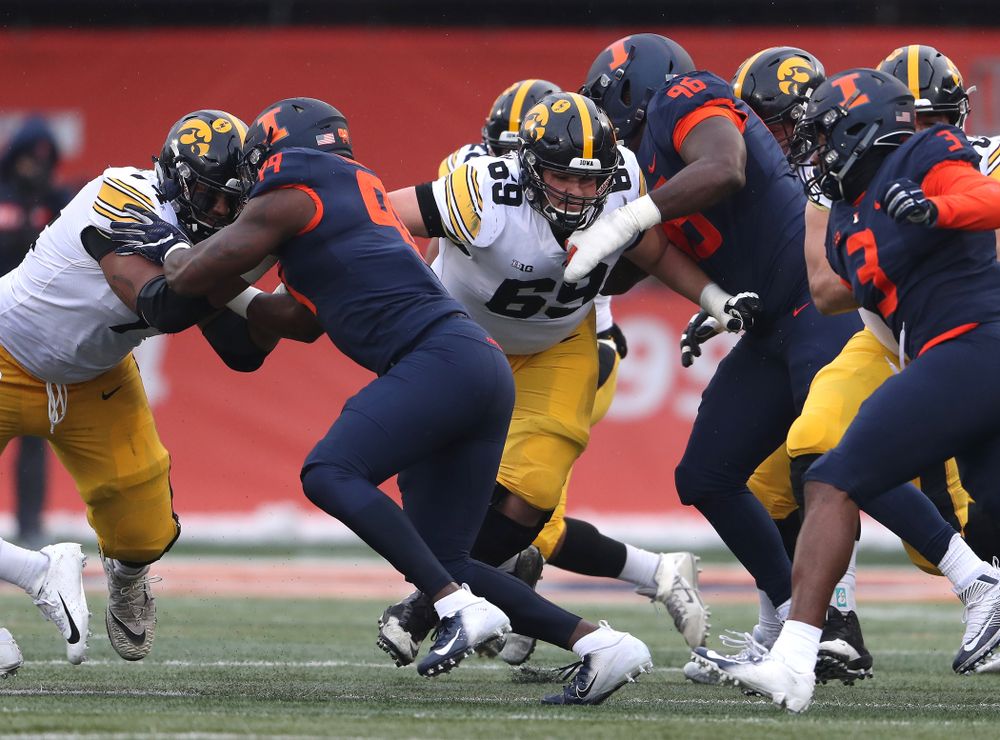 Iowa Hawkeyes offensive lineman Keegan Render (69) against the Illinois Fighting Illini Saturday, November 17, 2018 at Memorial Stadium in Champaign, Ill. (Brian Ray/hawkeyesports.com)