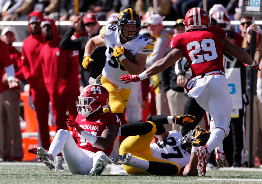 Iowa Hawkeyes tight end T.J. Hockenson (38) against the Indiana Hoosiers Saturday, October 13, 2018 at Memorial Stadium, in Bloomington, Ind. (Brian Ray/hawkeyesports.com)