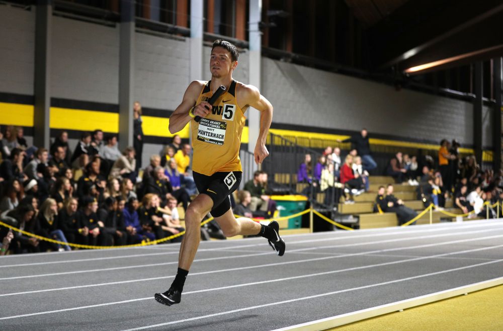 Iowa's Matt Manternach runs the third leg of the 4x400 meter relay during the Jimmy Grant Invitational Saturday, December 8, 2018 at the Recreation Building. (Brian Ray/hawkeyesports.com)