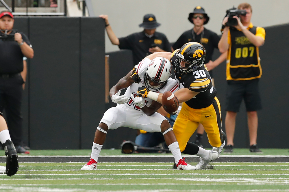 Iowa Hawkeyes defensive back Jake Gervase (30) against the Northern Illinois Huskies Saturday, September 1, 2018 at Kinnick Stadium. (Brian Ray/hawkeyesports.com)