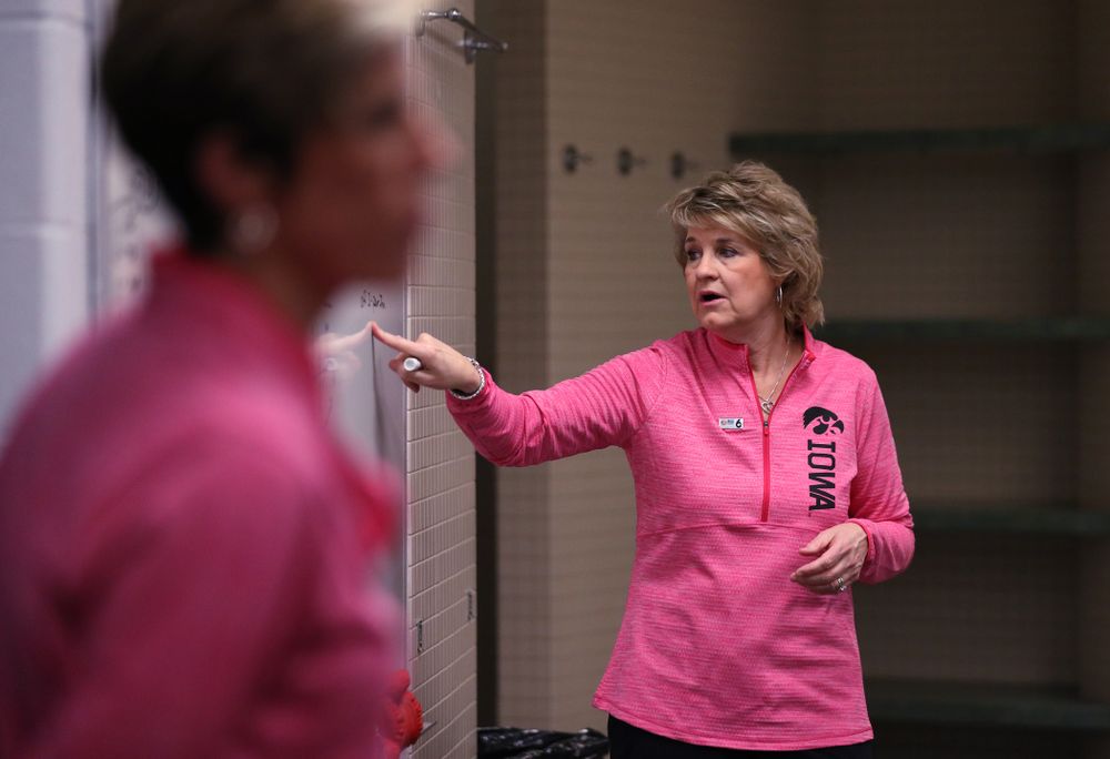 Iowa Hawkeyes head coach Lisa Bluder against the Rutgers Scarlet Knights in the semi-finals of the Big Ten Tournament Saturday, March 9, 2019 at Bankers Life Fieldhouse in Indianapolis, Ind. (Brian Ray/hawkeyesports.com)