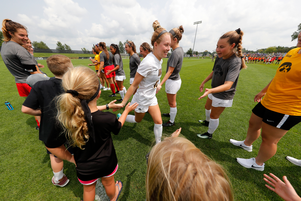 Iowa Hawkeyes Natalie Winters (10) against the Creighton Bluejays Sunday, August 19, 2018 at the Iowa Soccer Complex. (Brian Ray/hawkeyesports.com)