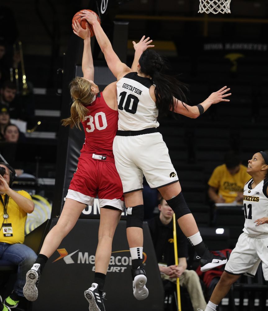 Iowa Hawkeyes forward Megan Gustafson (10) against the IUPUI Jaguars Saturday, December 8, 2018 at Carver-Hawkeye Arena. (Brian Ray/hawkeyesports.com)