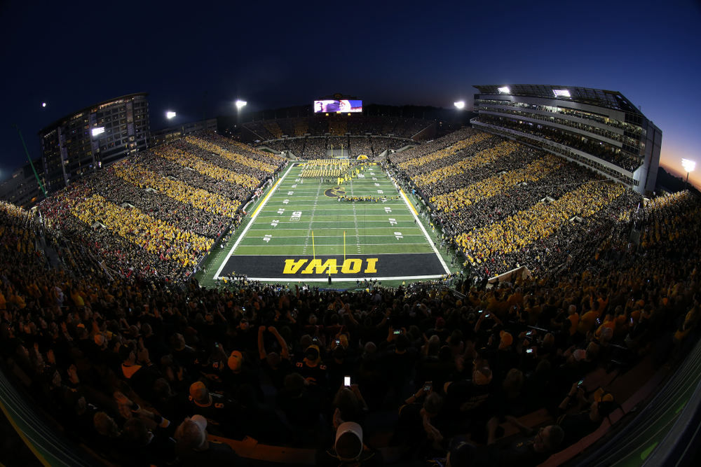 The Iowa Hawkeyes swarm onto the fiend for their game against the Wisconsin Badgers Saturday, September 22, 2018 at Kinnick Stadium. (Brian Ray/hawkeyesports.com)