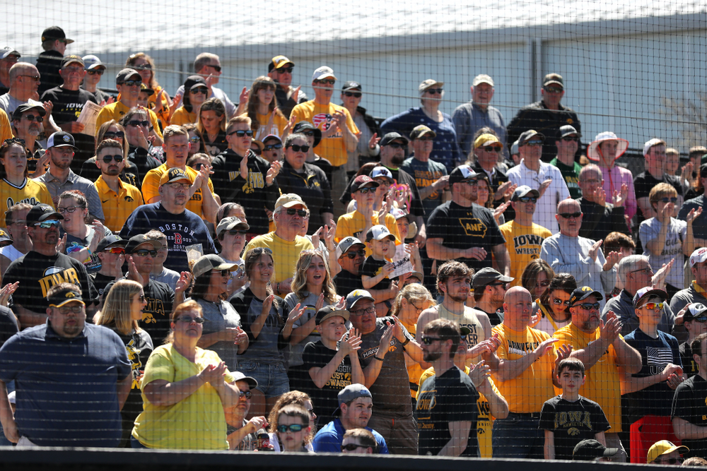 Fans cheer on the Iowa Hawkeyes against the Nebraska Cornhuskers Saturday, April 20, 2019 at Duane Banks Field. (Brian Ray/hawkeyesports.com)