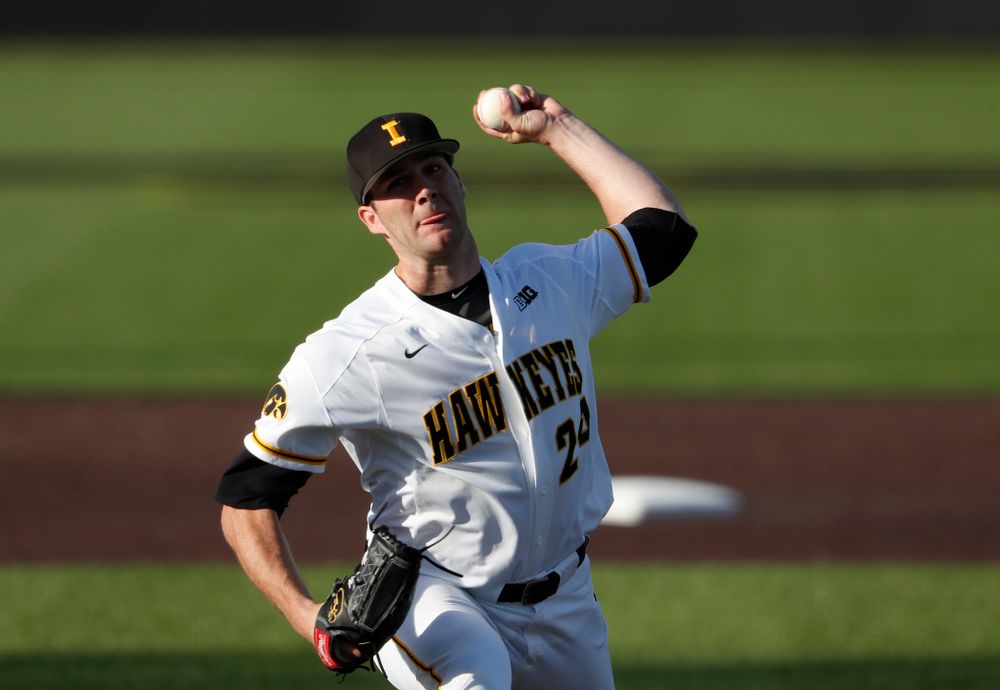 Iowa Hawkeyes pitcher Nick Allgeyer (24) against the Michigan Wolverines Friday, April 27, 2018 at Duane Banks Field in Iowa City. (Brian Ray/hawkeyesports.com)