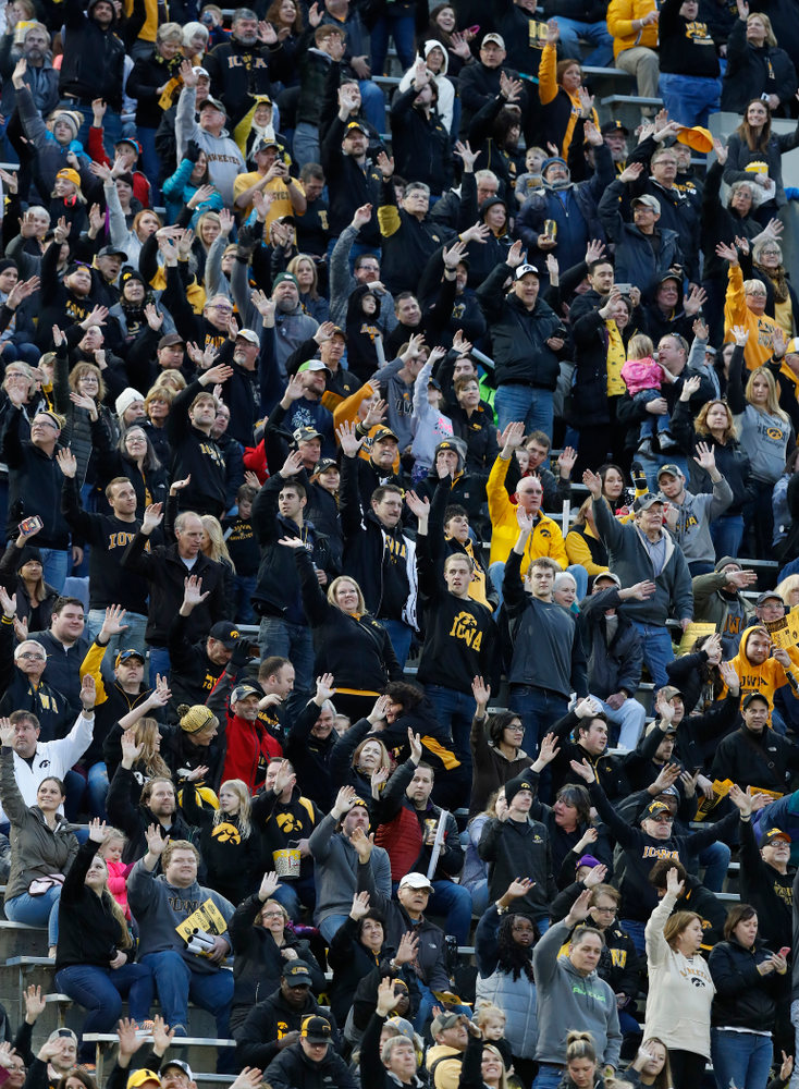 Fans wave to patients in the Stead Family Children's Hospital during Iowa Football's final spring practice Friday, April 20, 2018 at Kinnick Stadium. (Brian Ray/hawkeyesports.com)