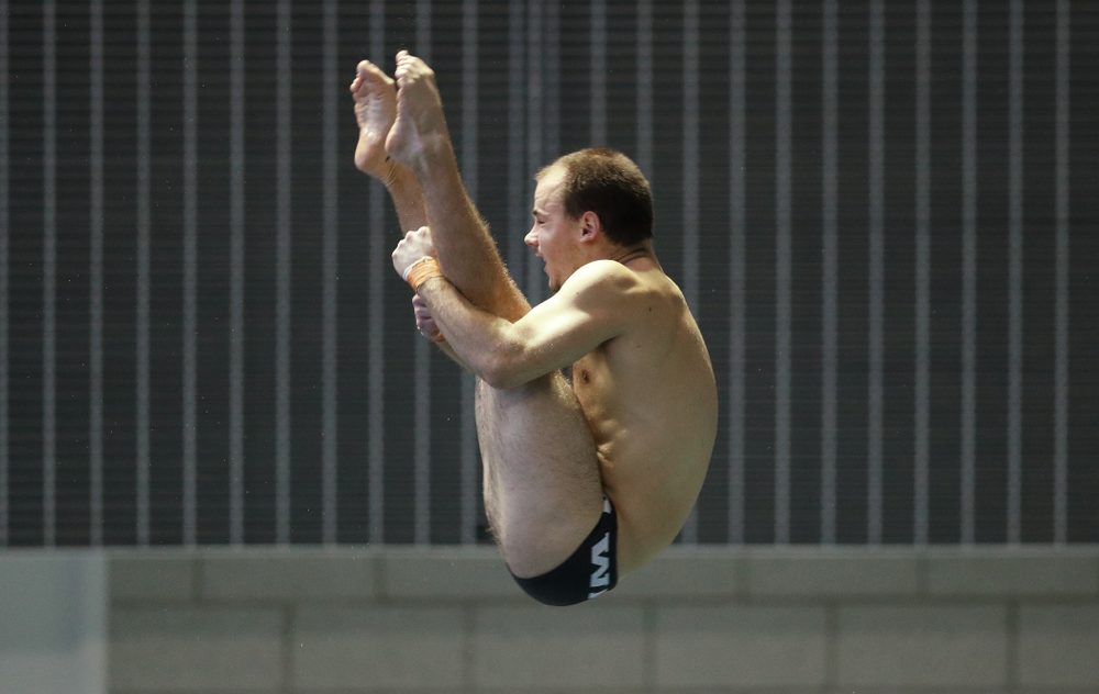 Anton Hoherz competes on the 3 meter board Thursday, November 15, 2018 during the 2018 Hawkeye Invitational at the Campus Recreation and Wellness Center. (Brian Ray/hawkeyesports.com)