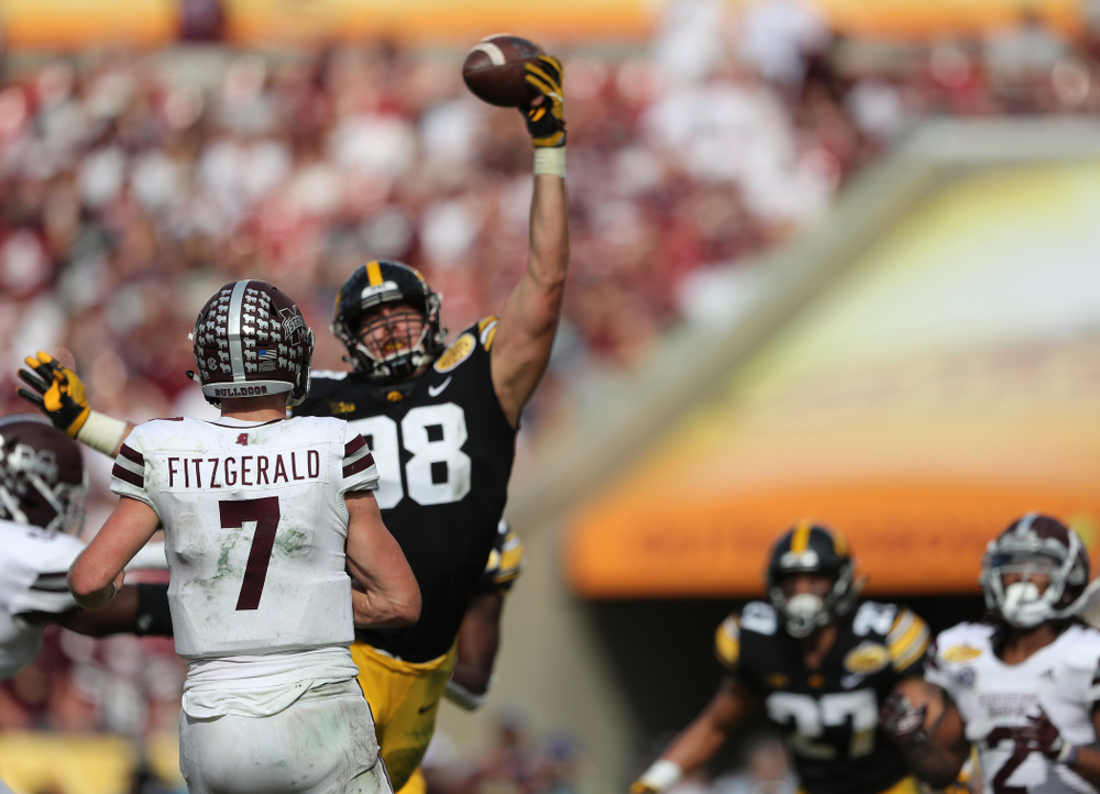 Iowa Hawkeyes defensive end Anthony Nelson (98) during the Outback Bowl Tuesday, January 1, 2019 at Raymond James Stadium in Tampa, FL. (Brian Ray/hawkeyesports.com)