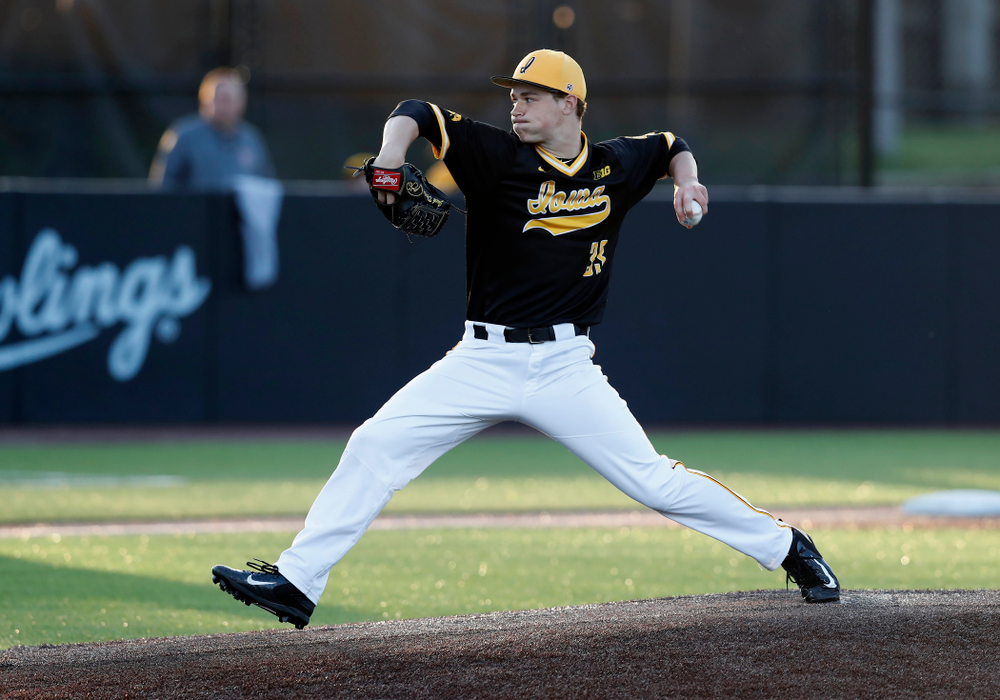 Iowa Hawkeyes pitcher Jack Dreyer (33) against Milwaukee Wednesday, April 25, 2018 at Duane Banks Field. (Brian Ray/hawkeyesports.com)